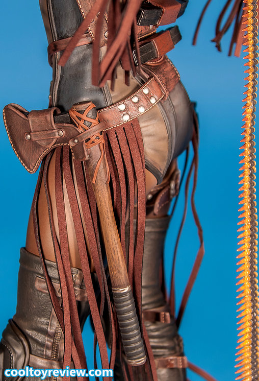 Sucker Punch: Blondie, Statue von Gentle Giant