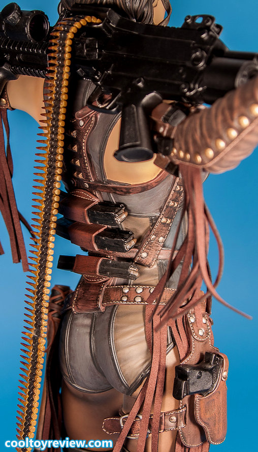 Sucker Punch: Blondie, Statue von Gentle Giant