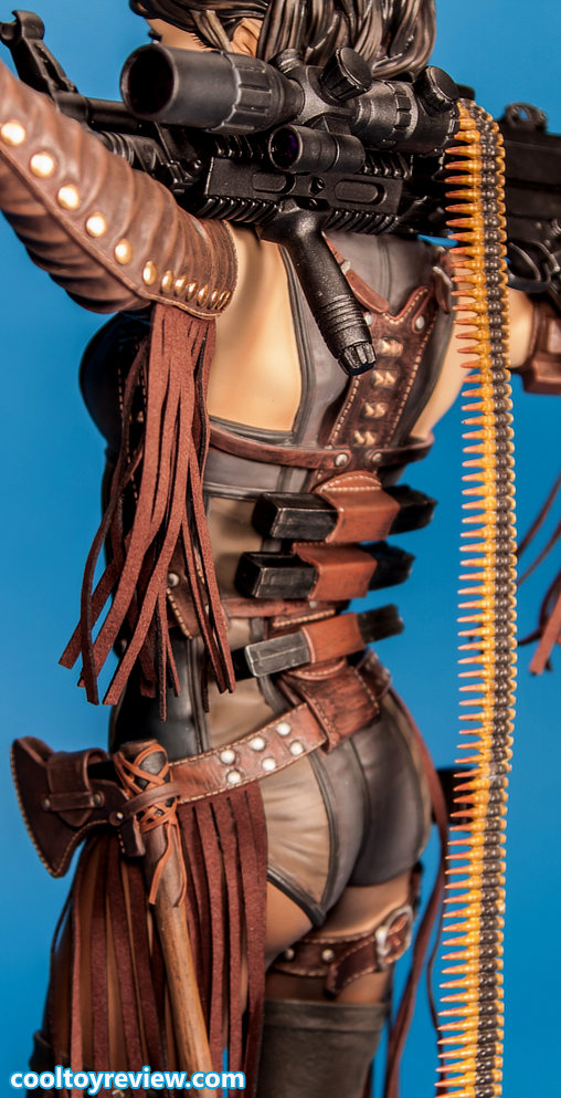 Sucker Punch: Blondie, Statue von Gentle Giant