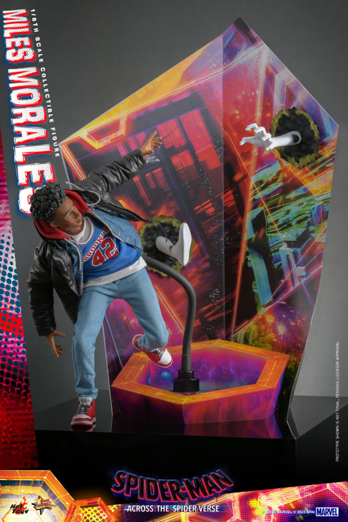 Spider-Man - Across the Spider-Verse: Miles Morales, 1/6 Figur von Hot Toys