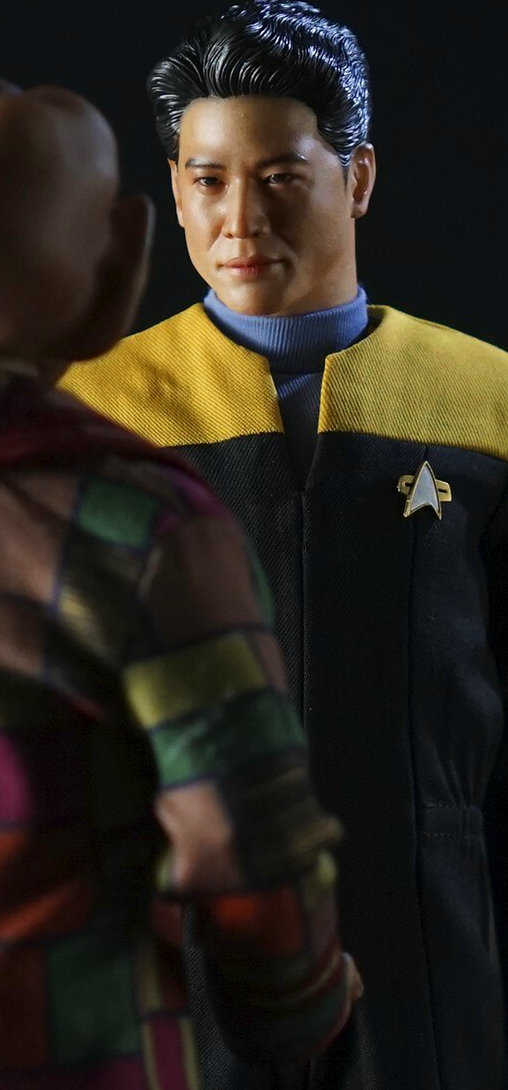 Star Trek - Voyager: Ensign Harry Kim, 1/6 Figur von EXO-6