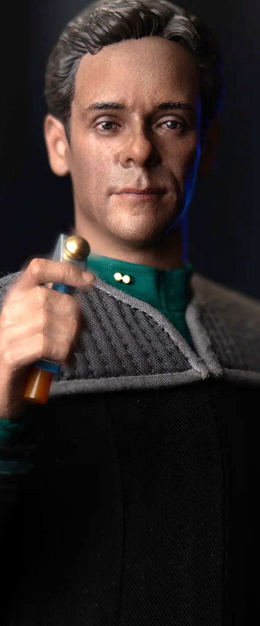 Star Trek - Deep Space Nine: Chief Medical Officer Lt Julian Bashir, 1/6 Figur von EXO-6