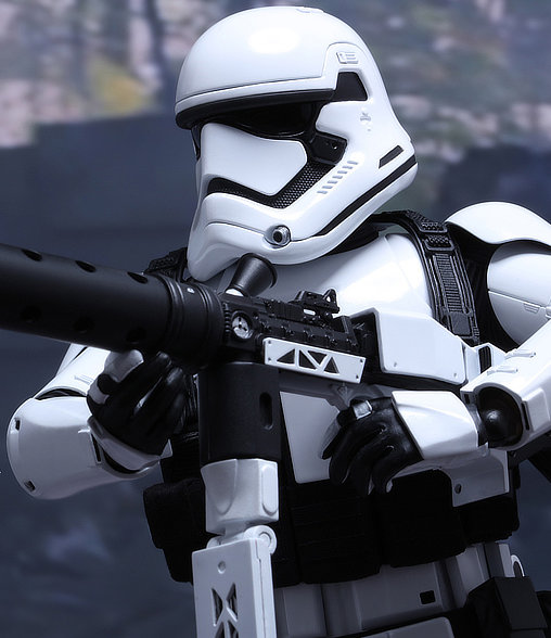 Star Wars - Episode VII - The Force Awakens: First Order Stormtrooper Set, 1/6 Figur von Hot Toys