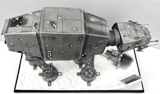 Star Wars - Episode V - The Empire Strikes Back: Imperial AT-AT, Fertig-Modell ... https://spaceart.de/produkte/sw059-imperial-at-at-studio-scale-modell-master-replicas-star-wars-episode-v-the-empire-strikes-back-spaceart.php