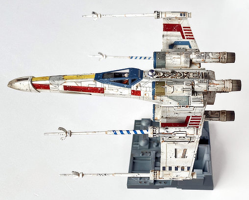 Star Wars - Episode IV - A New Hope: Red-5 Luke Skywalker T-65 X-Wing Fighter, Fertig-Modell von SPACEart