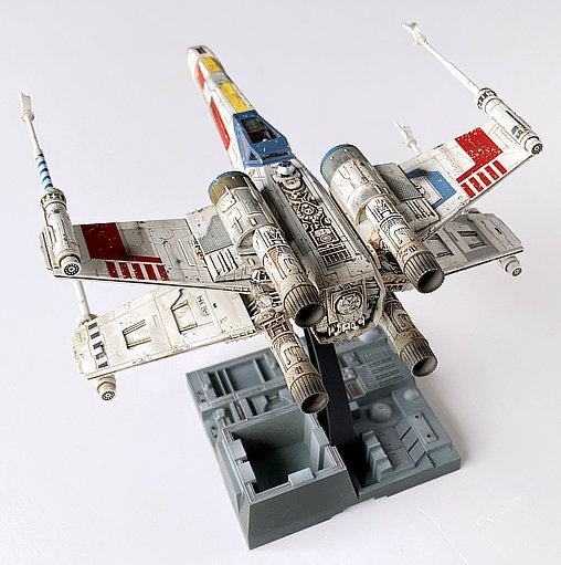 Star Wars - Episode IV - A New Hope: Red-5 Luke Skywalker T-65 X-Wing Fighter, Fertig-Modell von SPACEart
