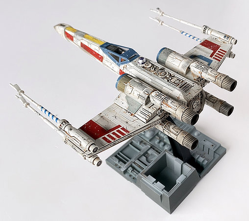 Star Wars - Episode IV - A New Hope: Red-5 Luke Skywalker T-65 X-Wing Fighter, Fertig-Modell von SPACEart