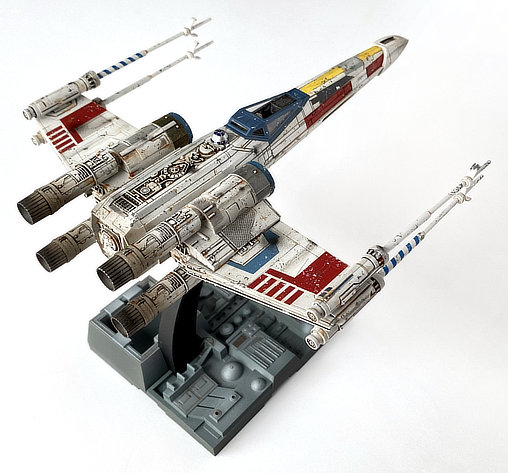 Star Wars - Episode IV - A New Hope: Red-5 Luke Skywalker T-65 X-Wing Fighter, Fertig-Modell von SPACEart