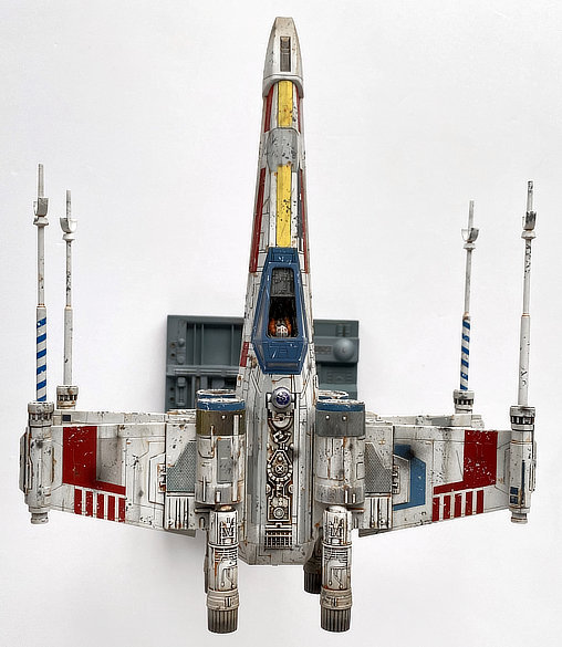 Star Wars - Episode IV - A New Hope: Red-5 Luke Skywalker T-65 X-Wing Fighter, Fertig-Modell von SPACEart