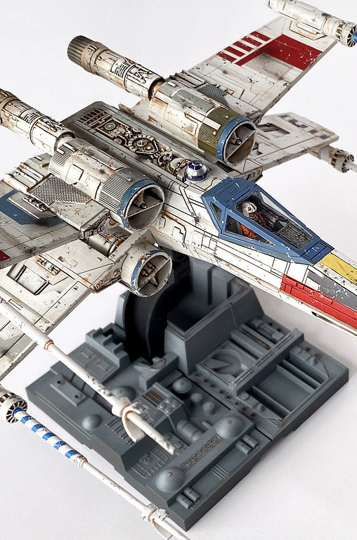 Star Wars - Episode IV - A New Hope: Red-5 Luke Skywalker T-65 X-Wing Fighter, Fertig-Modell von SPACEart