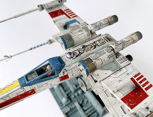 Star Wars - Episode IV - A New Hope: Red-5 Luke Skywalker T-65 X-Wing Fighter, Fertig-Modell von SPACEart