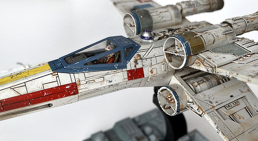 Star Wars - Episode IV - A New Hope: Red-5 Luke Skywalker T-65 X-Wing Fighter, Fertig-Modell von SPACEart