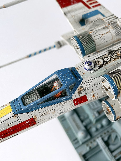 Star Wars - Episode IV - A New Hope: Red-5 Luke Skywalker T-65 X-Wing Fighter, Fertig-Modell von SPACEart
