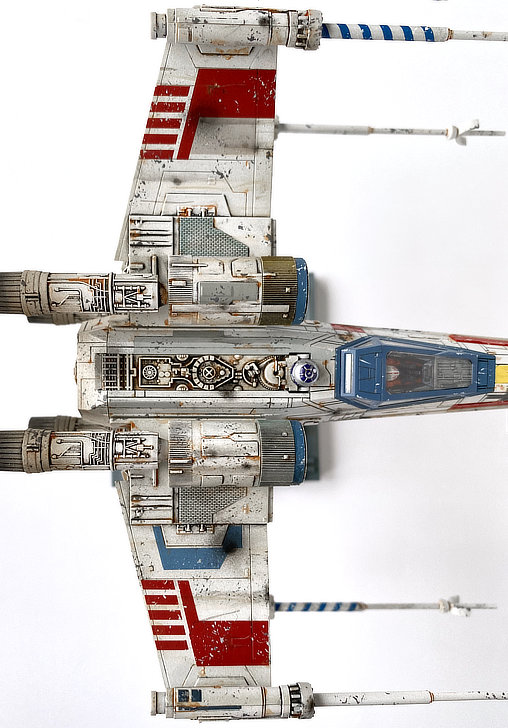 Star Wars - Episode IV - A New Hope: Red-5 Luke Skywalker T-65 X-Wing Fighter, Fertig-Modell von SPACEart