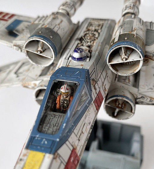 Star Wars - Episode IV - A New Hope: Red-5 Luke Skywalker T-65 X-Wing Fighter, Fertig-Modell von SPACEart