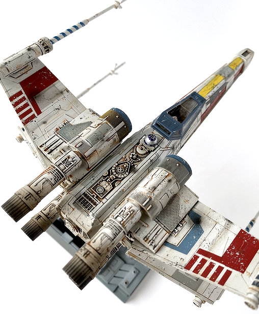 Star Wars - Episode IV - A New Hope: Red-5 Luke Skywalker T-65 X-Wing Fighter, Fertig-Modell von SPACEart