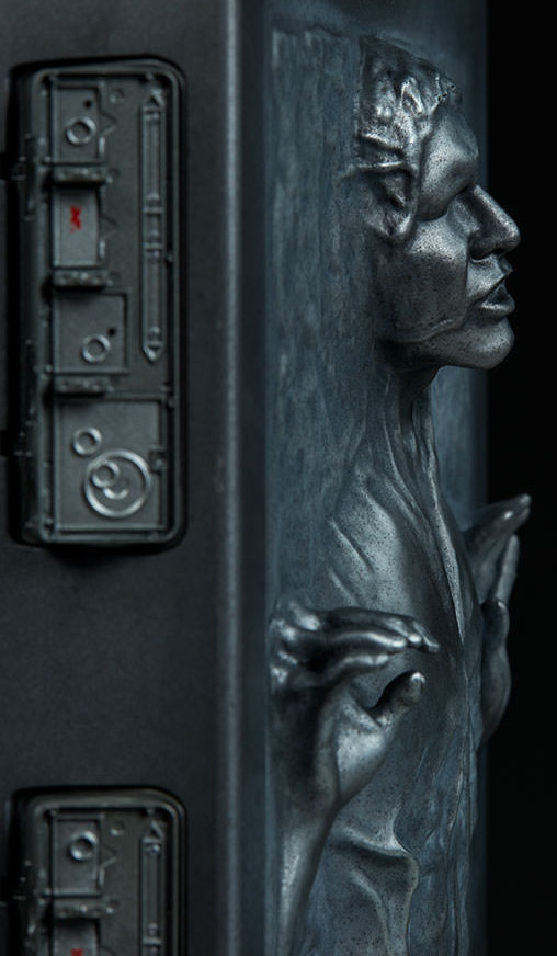 Star Wars - Episode V - The Empire Strikes Back: Han Solo in Carbonite, 1/6 Figur ... https://spaceart.de/produkte/sw070-star-wars-han-solo-in-carbonite-figur-sideshow-100310-747720229488-spaceart.php