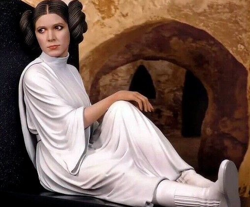 Star Wars - Episode IV - A New Hope: Leia Organa - Milestones, Statue ... https://spaceart.de/produkte/sw097-star-wars-leia-organa-milestones-statue-gentle-giant-84277-699788842775-spaceart.php