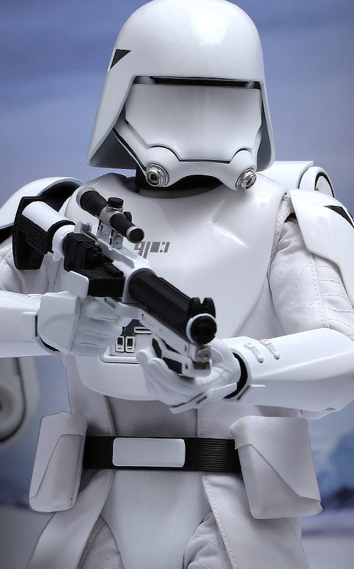 Star Wars - Episode VII - The Force Awakens: First Order Snowtrooper, 1/6 Figur von Hot Toys