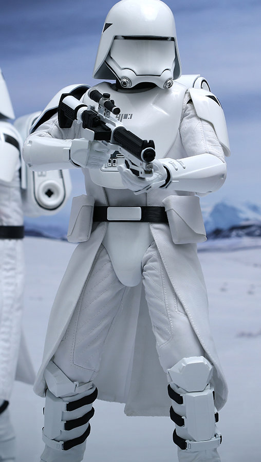 Star Wars - Episode VII - The Force Awakens: First Order Snowtrooper, 1/6 Figur von Hot Toys