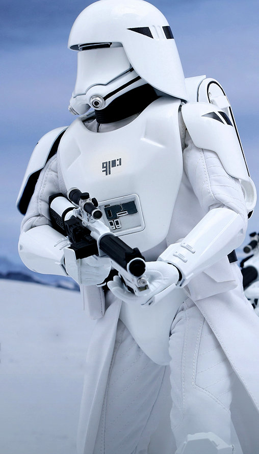 Star Wars - Episode VII - The Force Awakens: First Order Snowtrooper, 1/6 Figur von Hot Toys
