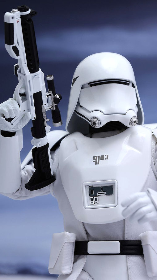 Star Wars - Episode VII - The Force Awakens: First Order Snowtrooper, 1/6 Figur von Hot Toys