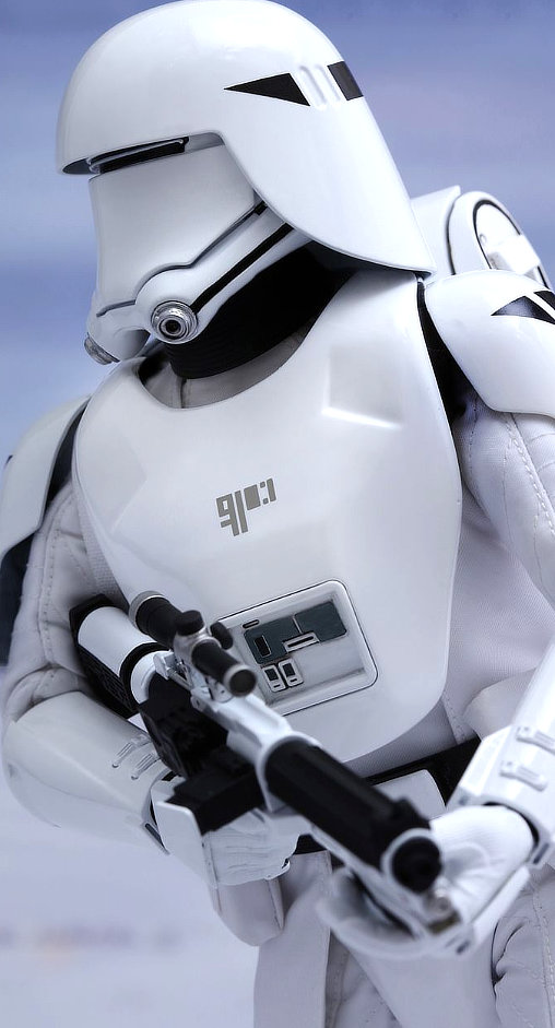 Star Wars - Episode VII - The Force Awakens: First Order Snowtrooper, 1/6 Figur von Hot Toys