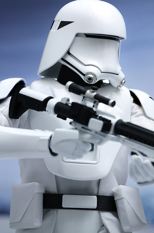 Star Wars - Episode VII - The Force Awakens: First Order Snowtrooper, 1/6 Figur von Hot Toys
