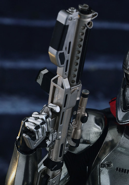 Star Wars - Episode VII - The Force Awakens: Captain Phasma, 1/6 Figur von Hot Toys