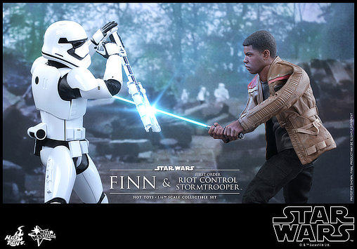 Star Wars - Episode VII - The Force Awakens: Finn und First Order Riot Control Stormtrooper, 1/6 Figur von Hot Toys