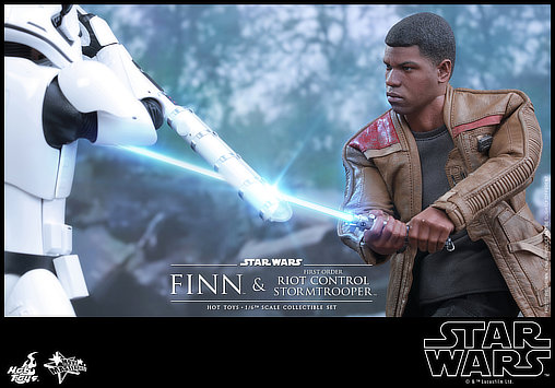 Star Wars - Episode VII - The Force Awakens: Finn und First Order Riot Control Stormtrooper, 1/6 Figur von Hot Toys
