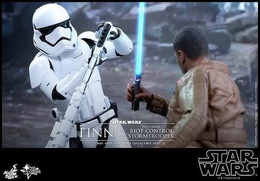 Star Wars - Episode VII - The Force Awakens: Finn und First Order Riot Control Stormtrooper, 1/6 Figur von Hot Toys