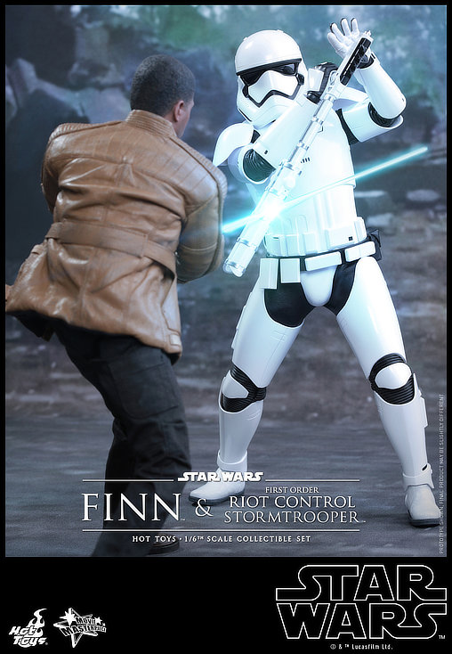 Star Wars - Episode VII - The Force Awakens: Finn und First Order Riot Control Stormtrooper, 1/6 Figur von Hot Toys