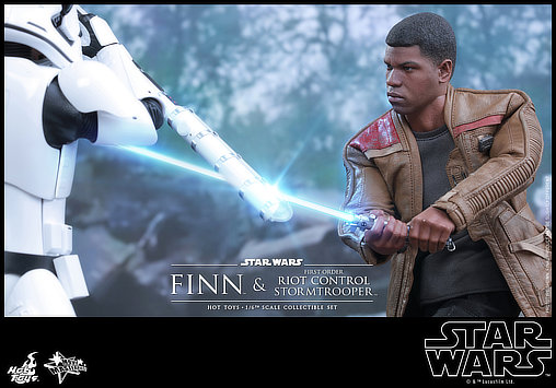 Star Wars - Episode VII - The Force Awakens: Finn und First Order Riot Control Stormtrooper, 1/6 Figuren ... https://spaceart.de/produkte/sw110-star-wars-finn-und-first-order-riot-control-stormtrooper-figuren-hot-toys-mms346-902626-4897011178561-spaceart.php