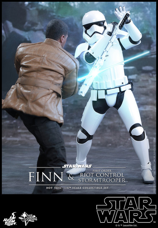 Star Wars - Episode VII - The Force Awakens: Finn und First Order Riot Control Stormtrooper, 1/6 Figuren ... https://spaceart.de/produkte/sw110-star-wars-finn-und-first-order-riot-control-stormtrooper-figuren-hot-toys-mms346-902626-4897011178561-spaceart.php