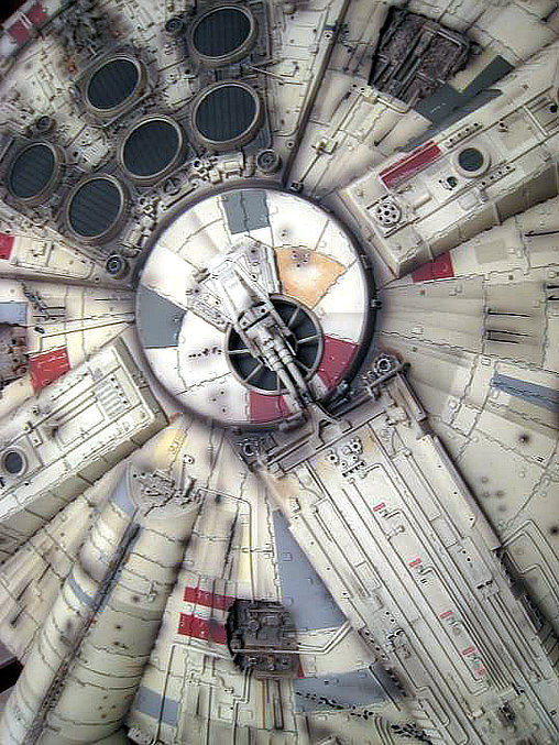 Star Wars - Episode V - The Empire Strikes Back: Millennium Falcon, Fertig-Modell ... https://spaceart.de/produkte/sw119-star-wars-esb-v-millennium-falcon-master-replicas-modell-sw-155-spaceart.php