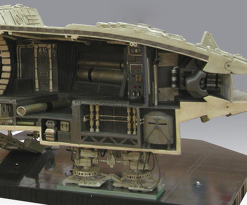 Star Wars: Millennium Falcon - Giant Diorama mit 10 Figuren, Fertig-Modell ... https://spaceart.de/produkte/sw171-star-war-millennium-falcon-giant-diorama-mit-10-figuren-attakus.php