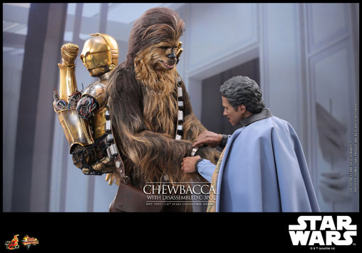 Star Wars - Episode V - The Empire Strikes Back: Chewbacca with disassembled C-3PO, 1/6 Figur von Hot Toys