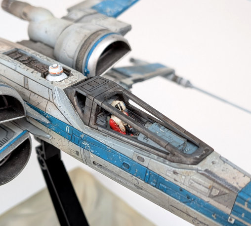 Star Wars - Episode VII - The Force Awakens: T-70 X-Wing Starfighter, Fertig-Modell von SPACEart