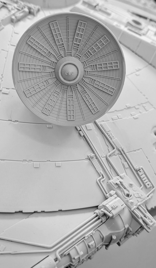 Star Wars - Episode IV - A New Hope: Millennium Falcon - Perfect Grade, Fertig-Modell von Bandai