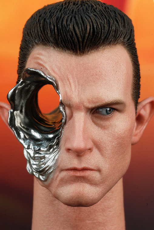 Terminator 2: T-1000 in Sarah Connor Disguise, 1/6 Figur von Hot Toys