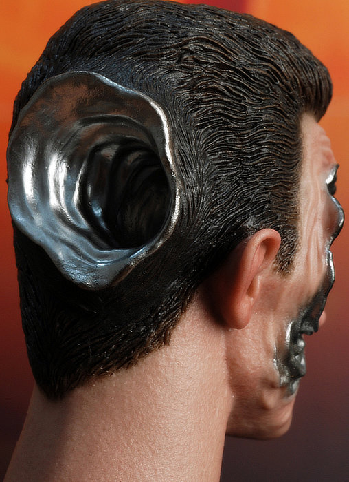 Terminator 2: T-1000 in Sarah Connor Disguise, 1/6 Figur von Hot Toys