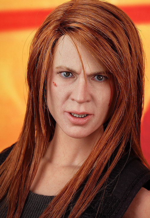 Terminator 2: T-1000 in Sarah Connor Disguise, 1/6 Figur von Hot Toys