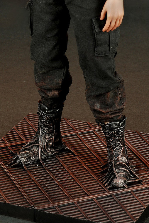 Terminator 2: T-1000 in Sarah Connor Disguise, 1/6 Figur von Hot Toys