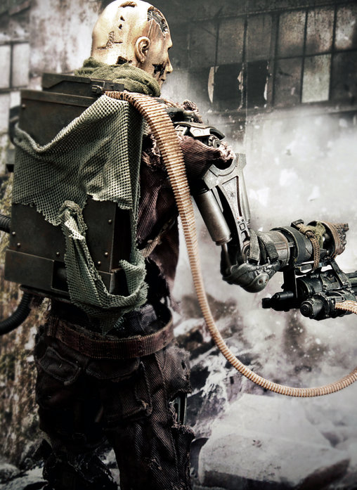 Terminator - Salvation: T-600 Endoskeleton - Damaged Skin Version, 1/6 Figur von Hot Toys