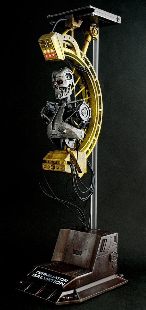 Terminator - Salvation: T-700 Factory Diorama von Hot Toys, weitere Produktansicht 1