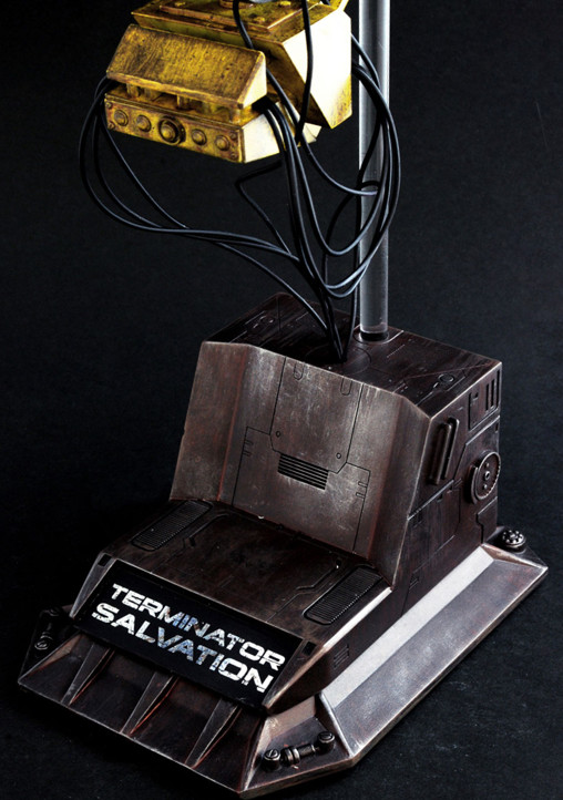 Terminator - Salvation: T-700 Factory Diorama von Hot Toys, weitere Produktansicht 5
