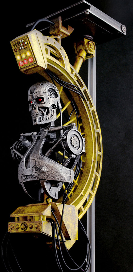 Terminator - Salvation: T-700 Factory Diorama von Hot Toys, weitere Produktansicht 8
