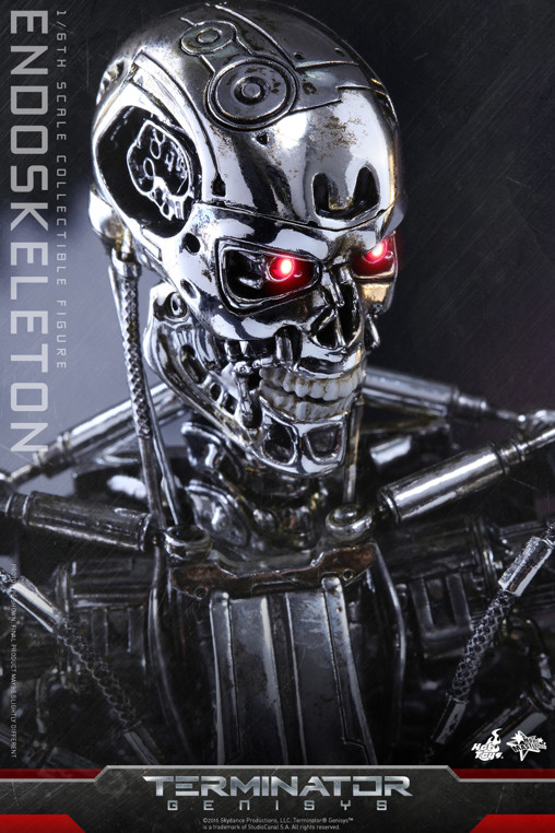 Terminator - Genisys: T-800 Endoskelett von Hot Toys, weitere Produktansicht 3