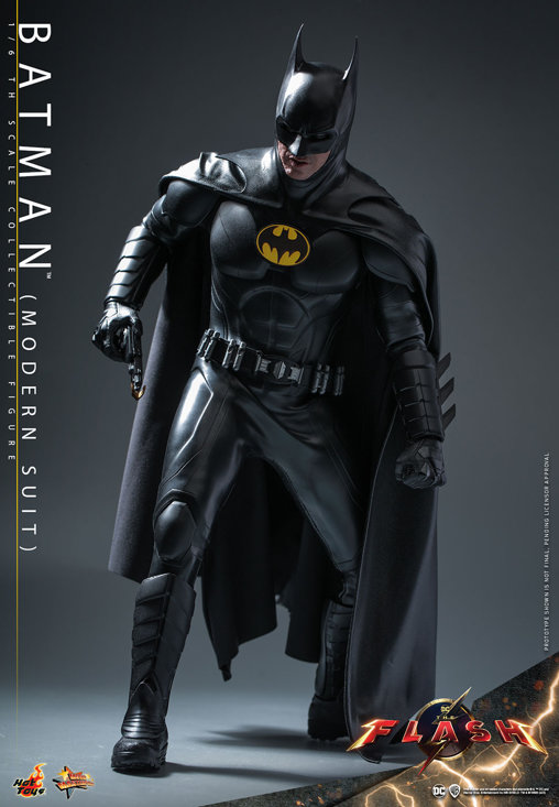 The Flash: Batman - Modern Suit, 1/6 Figur von Hot Toys